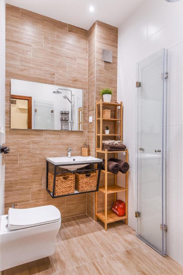 Appartamento Cosy & Renovated 2Bd Flat Near Vitoshka By Flat Mаnager Sofia Esterno foto