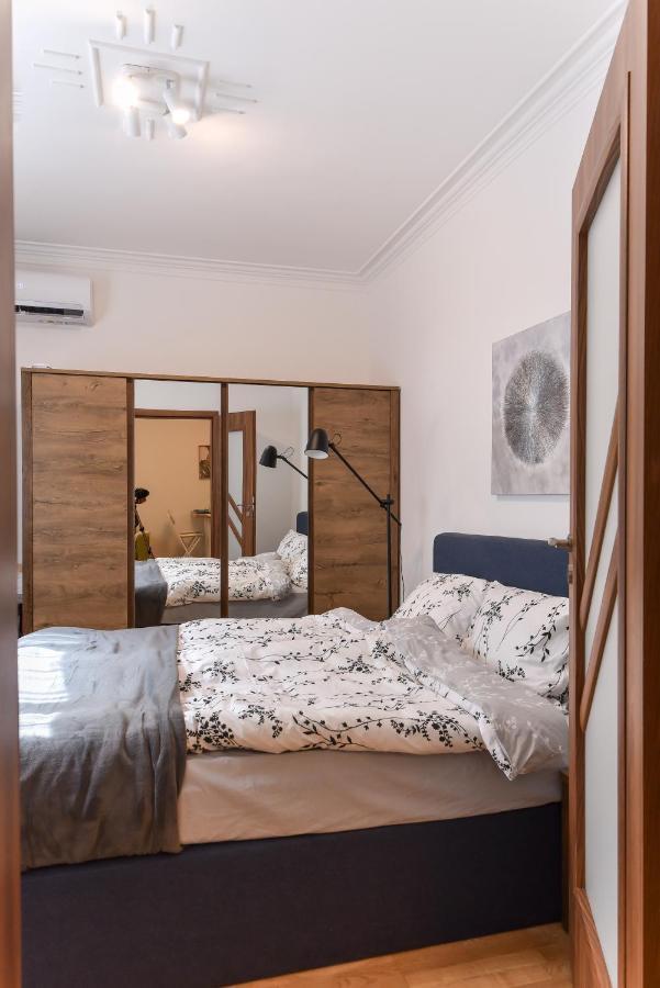 Appartamento Cosy & Renovated 2Bd Flat Near Vitoshka By Flat Mаnager Sofia Esterno foto